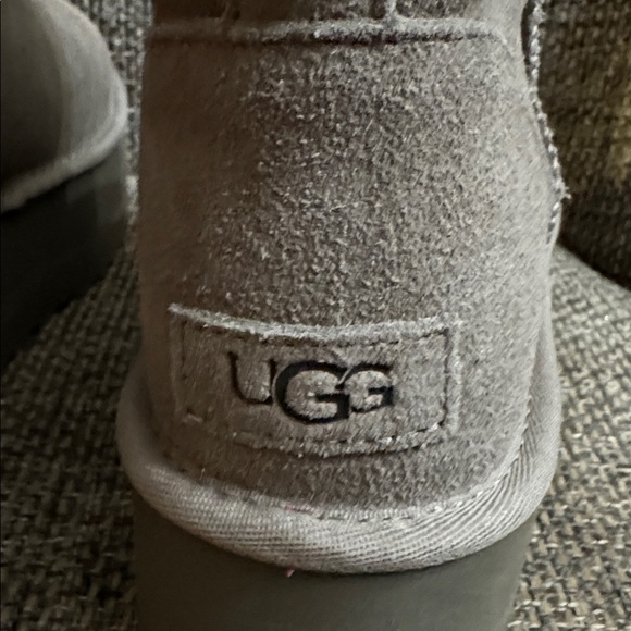 UGG Mini Platform boots size 9 - Picture 7 of 9